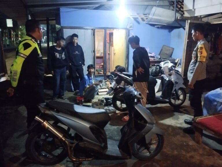 Patroli Dialogis Polsek Ciniru Antisipasi Gangguan Kamtibmas