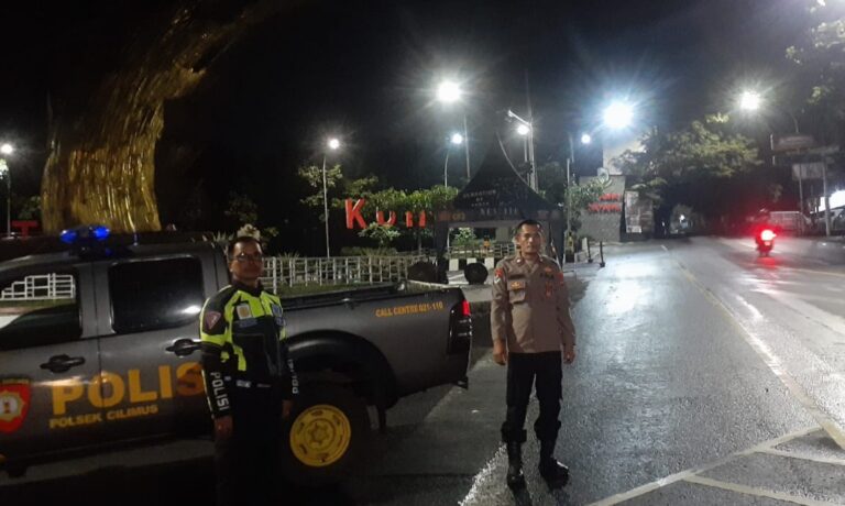 Patroli Malam Polsek Cilimus Perkuat Keamanan Lingkungan Tugu Ikan Sampora