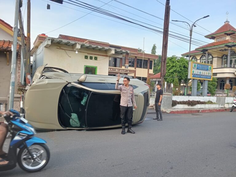 GERAK CEPAT POLSEK LURAGUNG DALAM MENANGANI KEJADIAN KECELAKAAN LALU LINTAS
