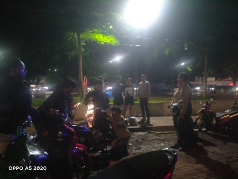 KAPOLSEK LURAGUNG PIMPIN PATROLI MALAM CEGAH TERJADINYA TAWURAN REMAJA DAN LAKUKAN PEMBINAAN