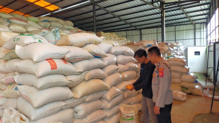 Sinergitas Polsek Cilimus dan Bulog Jaga Ketahanan Pangan di Kuningan