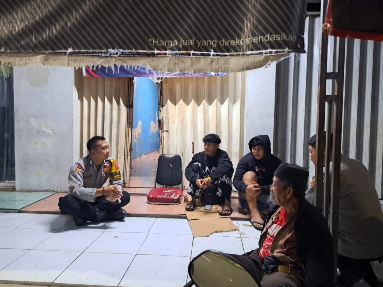 Bhabinkamtibmas Polsek Ciwaru Sambangi Warga, Bripka Yadi Rustandi Berikan Himbauan Kamtibmas