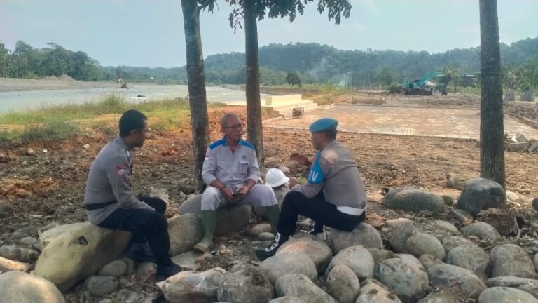 Sinergitas Polsek Ciwaru, Kanit Binmas dan Kanit Propam Sambangi Lokasi Proyek