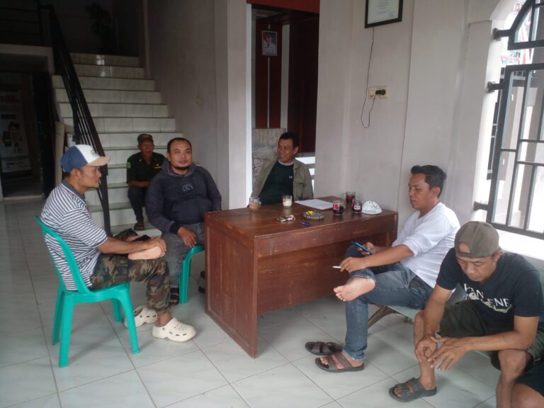 Personel Polsek Ciwaru Laksanakan Penggalangan dan Himbauan Kamtibmas kepada Masyarakat