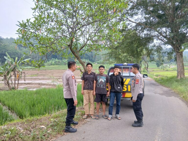 Polsek Ciwaru Laksanakan Patroli dan Berikan Himbauan Kamtibmas kepada Pemuda