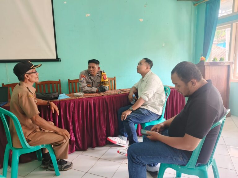 Bhabinkamtibmas Polsek Ciwaru Sambangi Kantor Desa, Perkuat Sinergitas dan Kamtibmas