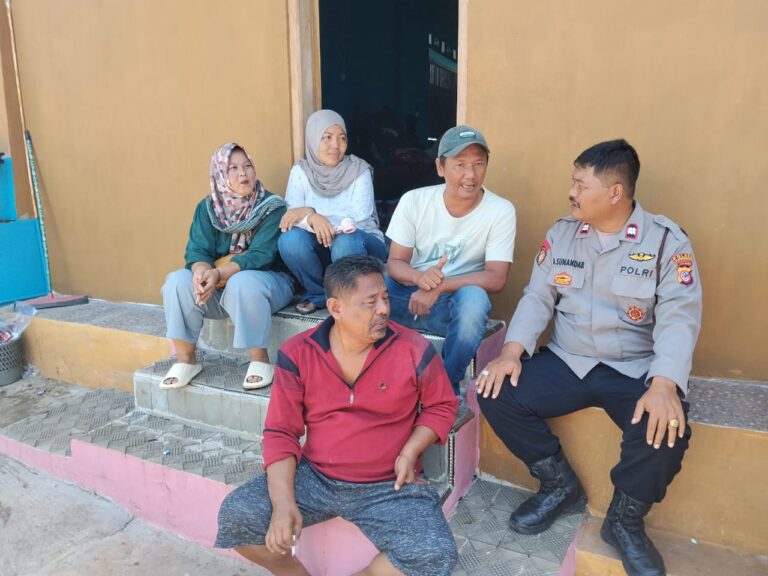Polsek Ciwaru Intensifkan Patroli Siang, Aiptu Aris Sunandar Sambangi Warga