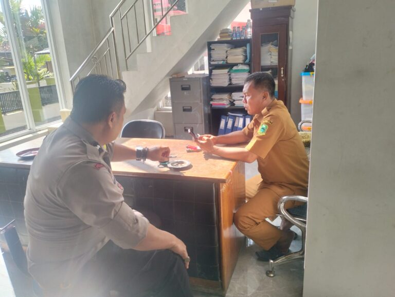 Silaturahmi Kamtibmas, Bhabinkamtibmas Desa Kapandayan Perkuat Sinergi dengan Perangkat Desa