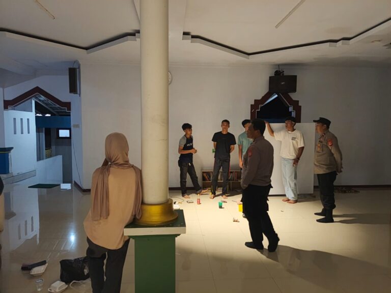 Kapolsek Pancalang Ipda Lukman Hakim Pimpin Patroli KRYD Malam Hari dengan Strong Point dan Sambang Warga, Antisipasi Tawuran, Geng Motor di Wilayah Hukum Pancalang