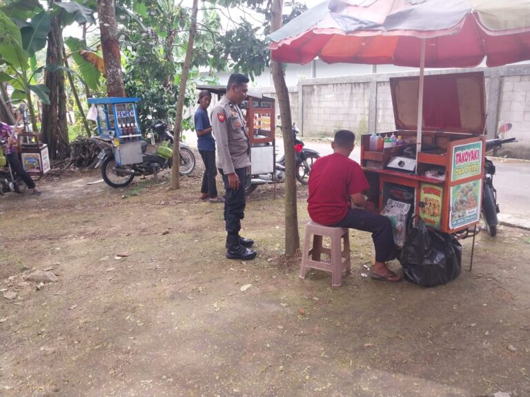 Patroli Siang Anggota Polsek Kramatmulya Jaga Keamanan di Wilayah Hukum Polsek Kramatmulya Sambangi Warga Desa Karangmangu