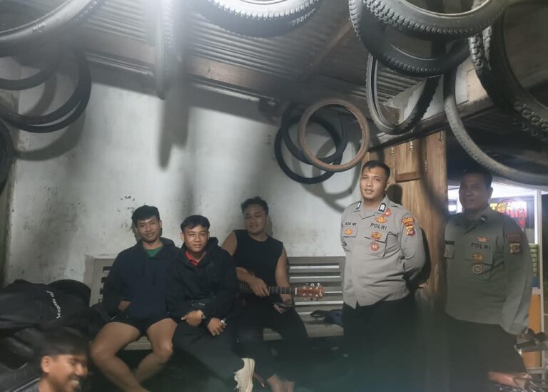 Patroli Polsek Pancalang di Desa Sarewu Ditingkatkan, Petugas Berikan Imbauan Kamtibmas dan Antisipasi C3 Demi Ciptakan Rasa Aman Warga