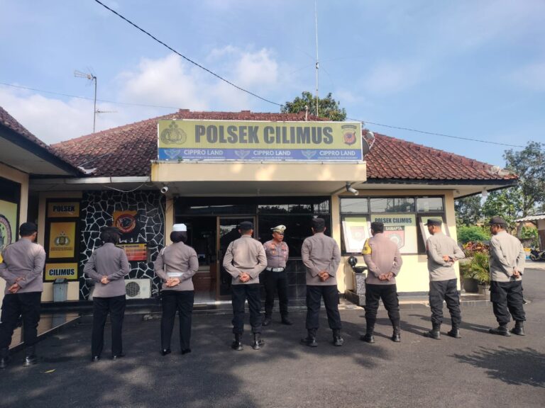Panit Lantas Polsek Cilimus IPTU Cecep Iman Santoso Pimpin Apel, Ingatkan Disiplin Anggota