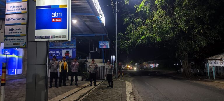 KAPOLSEK LURAGUNG PIMPIN LANGSUNG PELAKSANAAN PATROLI MALAM CEGAH GANGGUAN KAMTIBMAS