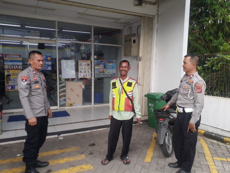 Polisi dan Warga Bersama Cegah Gangguan Kamtibmas