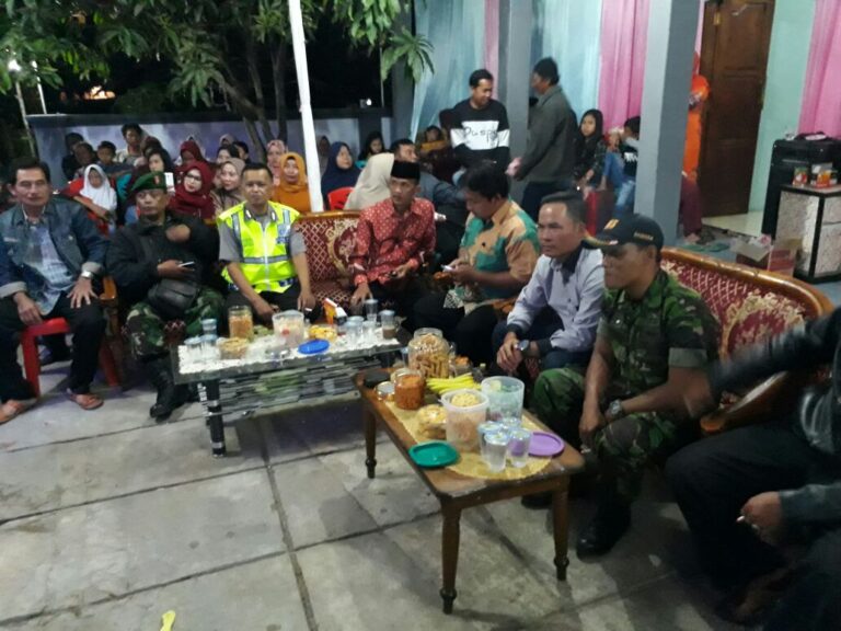 Tingkatkan Keamanan, Polsek Ciniru Gelar Patroli Sambang di Desa Cikondang Hantara