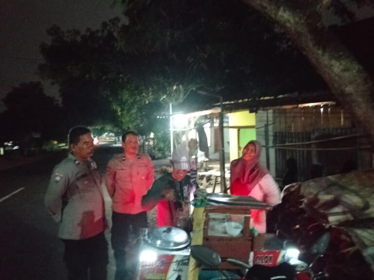 Polsek Cidahu Lakukan Patroli Dialogis, Sampaikan Himbauan kepada Warga Kertawinangun