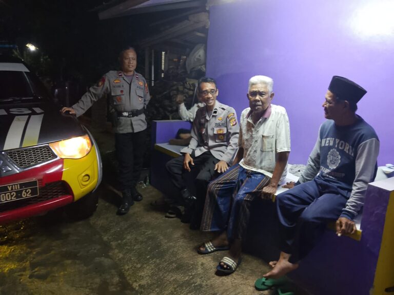 Polsek Cidahu Lakukan Patroli, Sambang Warga dan Tokoh Masyarakat Desa Cidahu