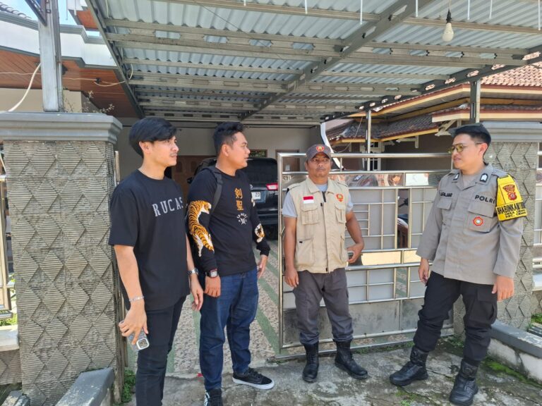 Polsek Cidahu Lakukan Patroli, Sambangi Anggota Linmas di Desa Kertawana Sampaikan Himbauan