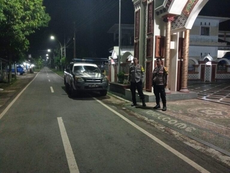 Antisipasi C3 dan Gangguan Kamtibmas di Sukaraja, Bhabinkamtibmas Polsek Ciawigebang Laksanakan Patroli KRYD Malam Hari