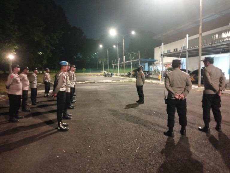Kapolsek Ciawigebang Pimpin Apel Kegiatan Rutin Yang Ditingkatkan (KRYD) Zona 5 di Terminal Type A Kertawangunan, Antisipasi C3 dan Balap Liar