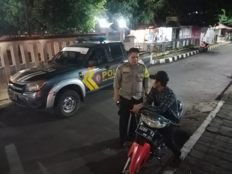 Bhabinkamtibmas Polsek Ciawigebang Intensifkan Patroli KRYD Malam Hari, Antisipasi C3 dan Gangguan Kamtibmas di Desa Ciawigebang