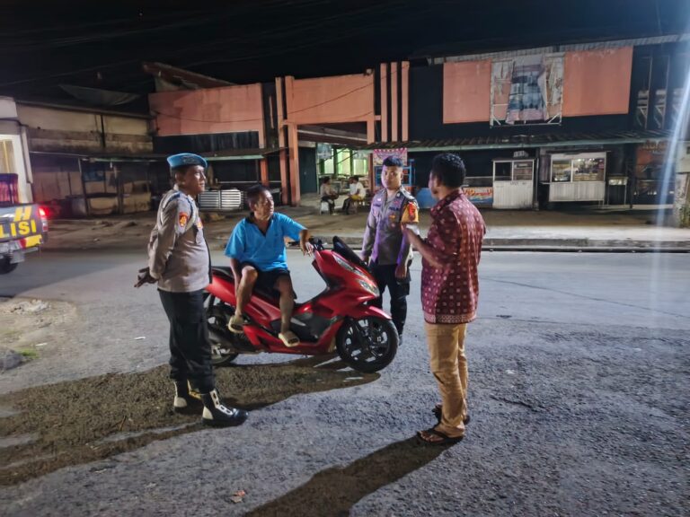 Patroli Malam Polsek Ciwaru, Berikan Himbauan Kamtibmas kepada Pengguna Jalan