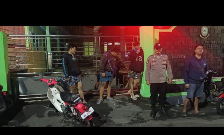 Polsek Subang laksanakan giat patroli KRYD malam hari, ciptakan situasi aman.