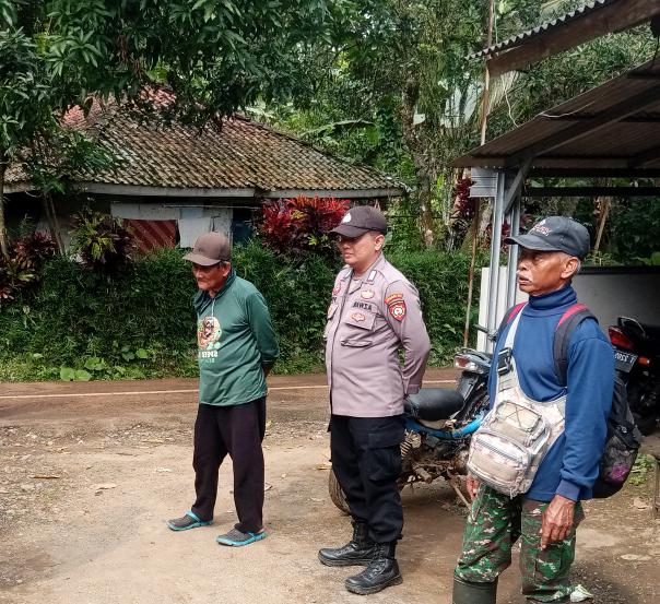 Sambangi warga, polsek subang gelar patroli cegah gangguan kamtibmas dan C3 di wilayah Kec Subang dan Kec Cilebak.