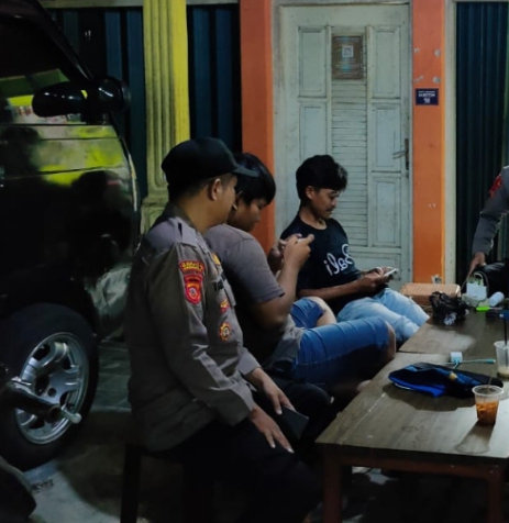 Wujudkan keamanan di lingkungan masyarakat, polsek subang gelar patroli KRYD, sambangi warga.