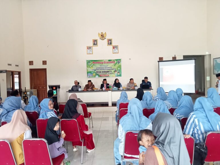 Bhabinkamtibmas Desa Sidaraja Dukung Program Pencegahan Stunting Melalui Rembug Stunting di Desa Sidaraja
