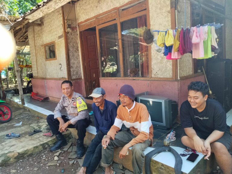 Bhabinkamtibmas Aktif Sambang Warga Sukaraja Jaga Kamtibmas
