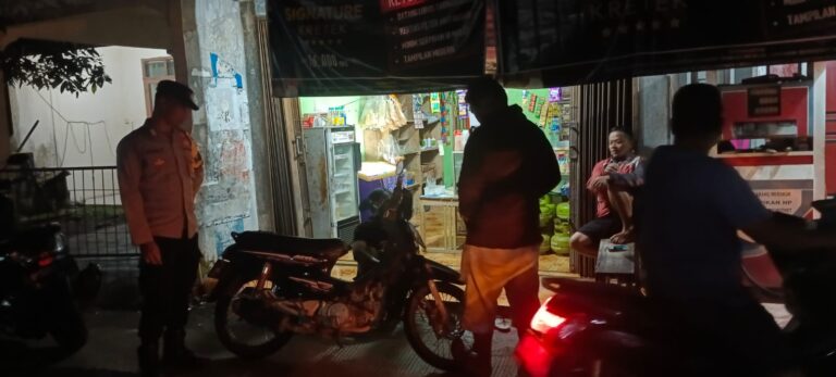Sapa warga saat patroli, Polsek subang ciptakan rasa aman warga.