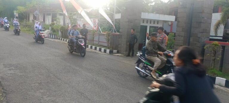 Polsek Subang Laksanakan PH Pagi di Depan SMAN 1 Subang untuk Ciptakan Kamseltibcarlantas.