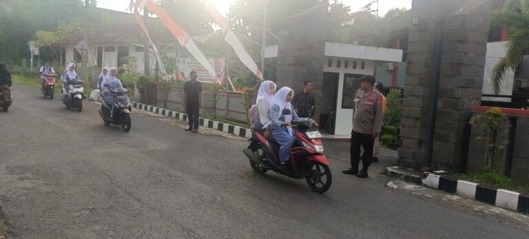 Wujudkan kamtibselcarlantas, polsek Subang laksanakan giat PH pagi.