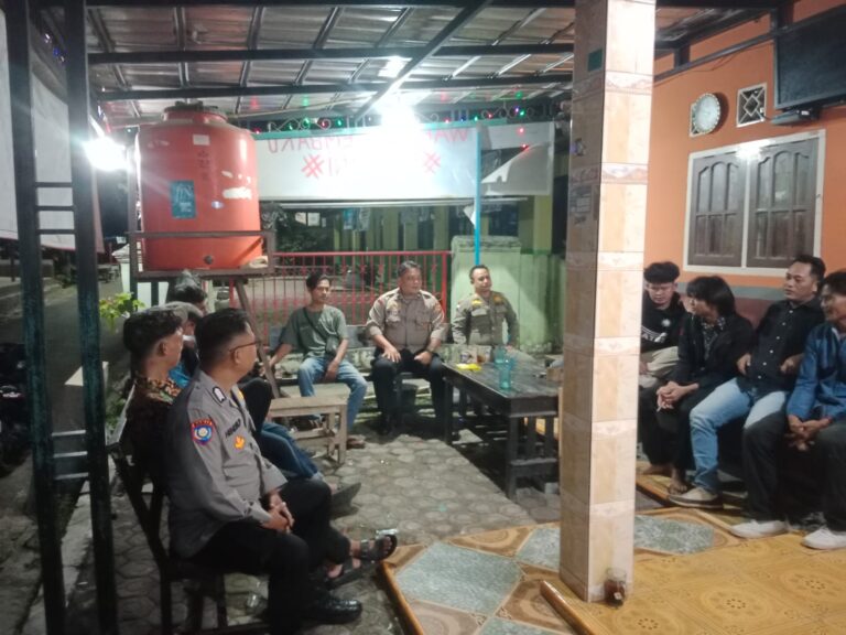 Personel Polsek Ciawigebang dan Pol PP Intensifkan Patroli KRYD Malam Hari Antisipasi Gangguan Kamtibmas Malam Takbiran Idul Adha
