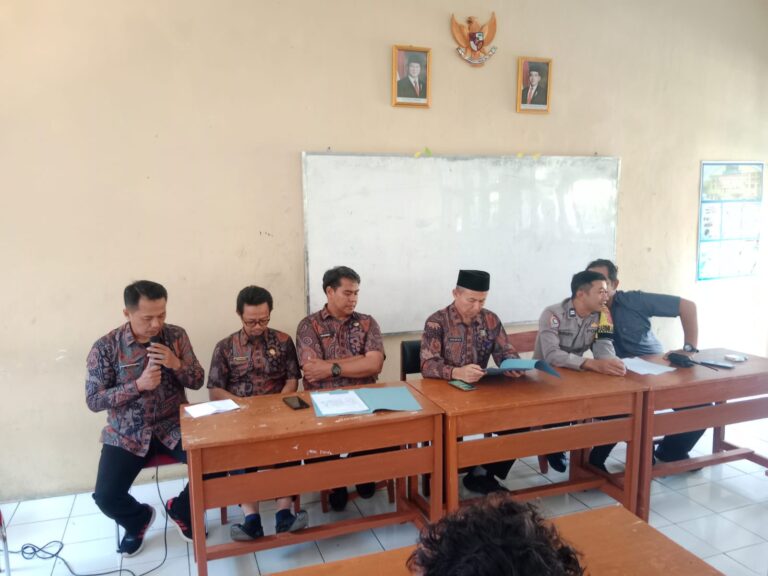 Polsek Ciawigebang Sosialisasikan Bijak Bermedia Sosial kepada Pelajar SMP Negeri 1