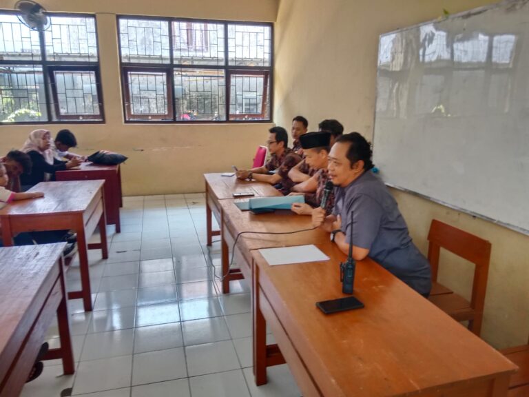 Polisi Hadir di Sekolah, Polsek Ciawigebang Berikan Penyuluhan Kamtibmas kepada Siswa dan Wali Murid SMP Negeri 1