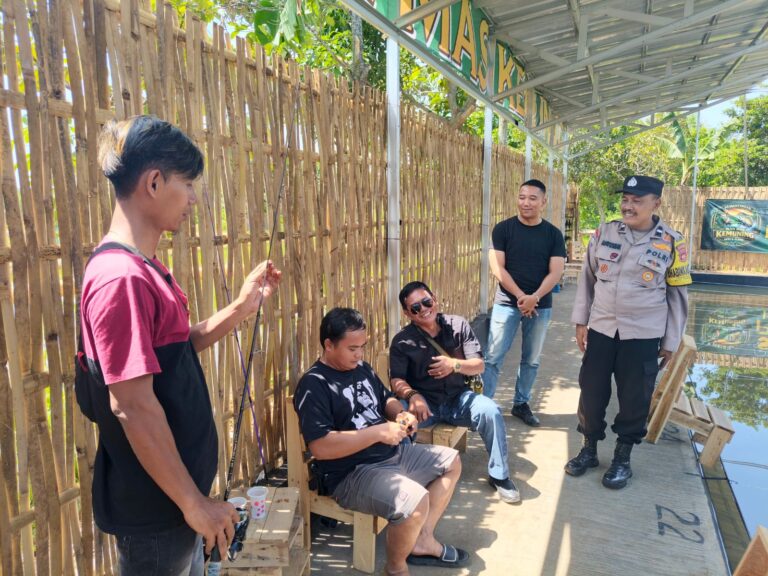 Sampaikan Himbauan Kamtibmas serta Antisipasi Gangguan C3 Demi Menjaga Kondusifitas Wilayah, Unit Patroli Polsek Pancalang Laksanakan Patroli KRYD dan Dialogis di Area Pemancingan Ikan Mas Kamuning Desa Sarewu