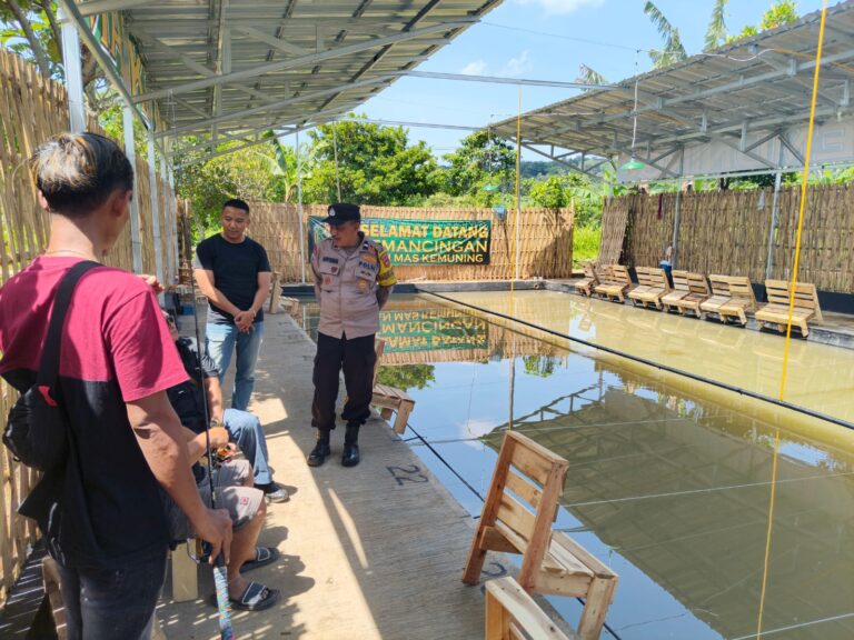 Unit Patroli Polsek Pancalang Laksanakan Patroli KRYD dan Dialogis di Area Pemancingan Ikan Mas Kamuning Desa Sarewu, Sampaikan Himbauan Kamtibmas serta Antisipasi Gangguan C3 Demi Menjaga Kondusifitas Wilayah