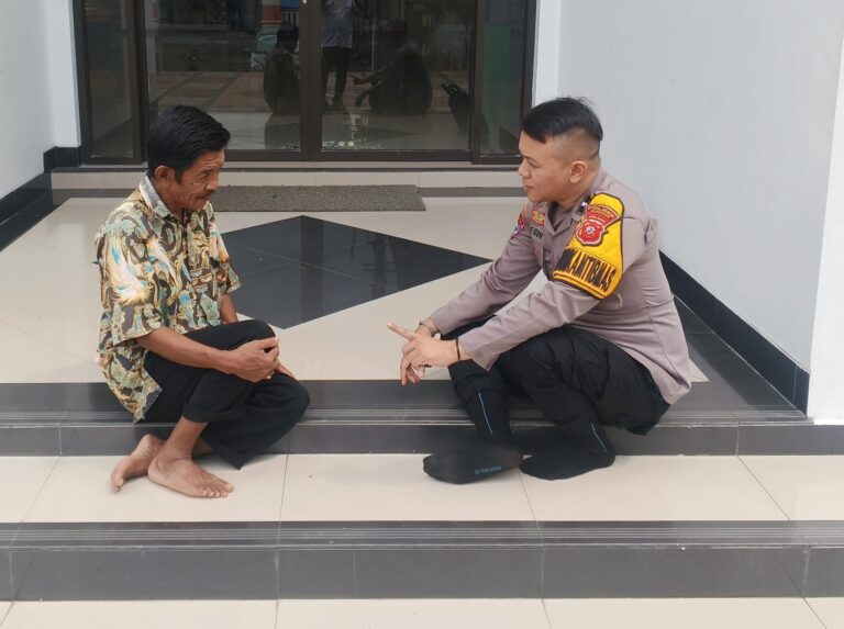 Bangun Ketahanan Wilayah Mandiri, Bhabinkamtibmas Polsek Mandirancan Intensifkan Sambang Tokoh Masyarakat Cirea