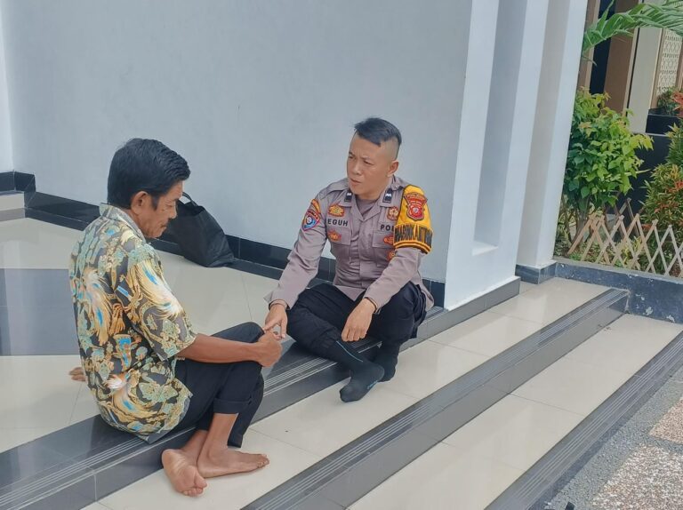 Solidkan Pengamanan Mandiri, Personel Polsek Mandirancan Optimalkan Komunikasi Bersama Tokoh Desa