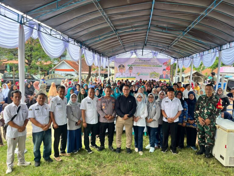 Hadir Langsung Kawal Pengendalian Inflasi dan Perkuat Ketahanan Pangan Masyarakat Kabupaten Kuningan, Kapolsek Pancalang IPDA Lukman Hakim Tunjukkan Dukungan Penuh Program Gerakan Pangan Murah Padaringan di Desa Pancalang