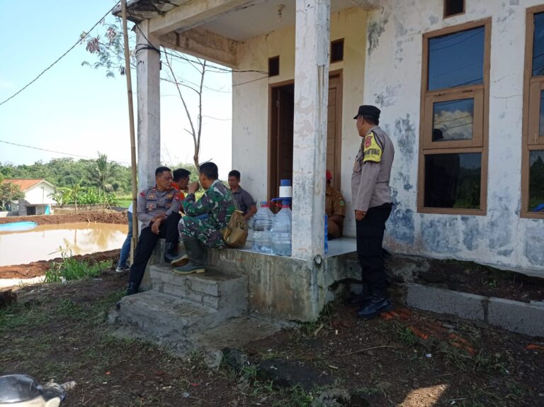 IPDA Lukman Hakim Pimpin Patroli Dialogis KRYD di Desa Patalagan, Sampaikan Himbauan Kamtibmas dan Perkuat Antisipasi C3 Demi Menjaga Situasi Wilayah Tetap Kondusif