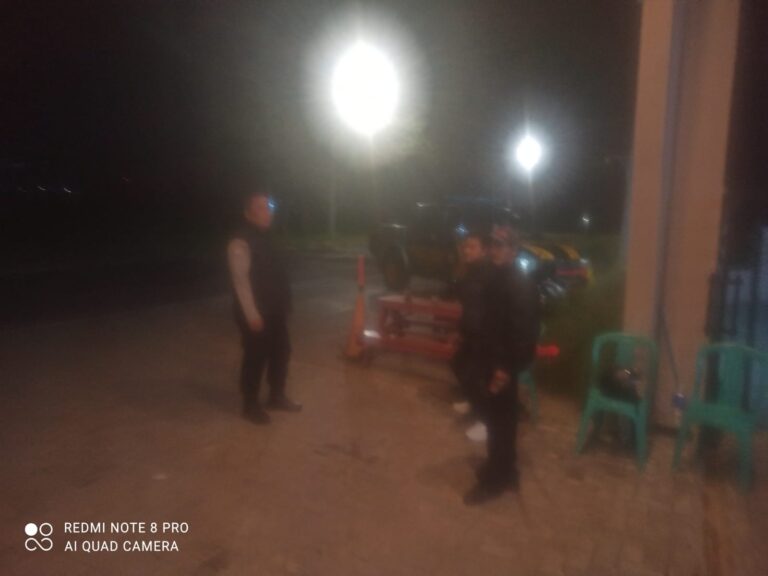 Piket Polsek Kramatmulya Gelar Patroli Malam, Antisipasi C3 dan Gangguan Kamtibmas Sambangi Café D’Jons Pool Desa Cilaja