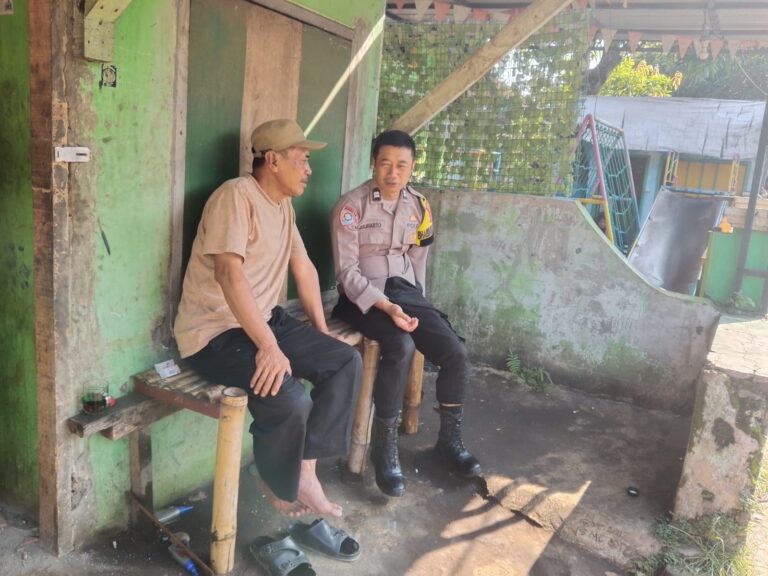 Bhabinkamtibmas Desa Sidaraja Sambangi Warga Dusun Wage, Ajak Jaga Kamtibmas Selama Long Weekend