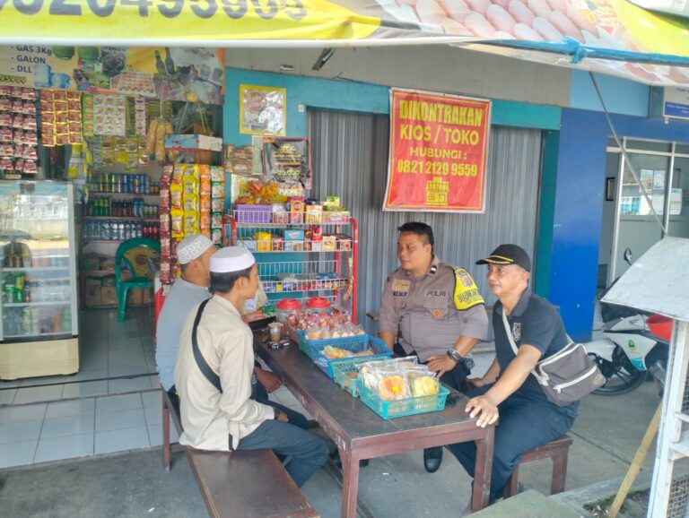 Bhabinkamtibmas Desa Kapandayan Intensifkan Sambang Warga Binaan, Ajak Jaga Kamtibmas Selama Long Weekend