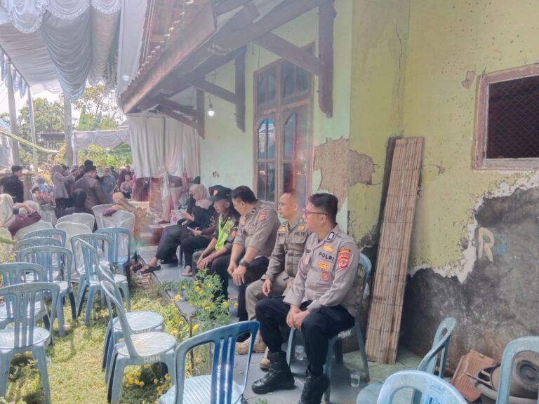 Bhabinkamtibmas Bersama Satpol PP Kecamatan Ciawigebang Amankan Hiburan Organ Dangdut di Desa Cihaur
