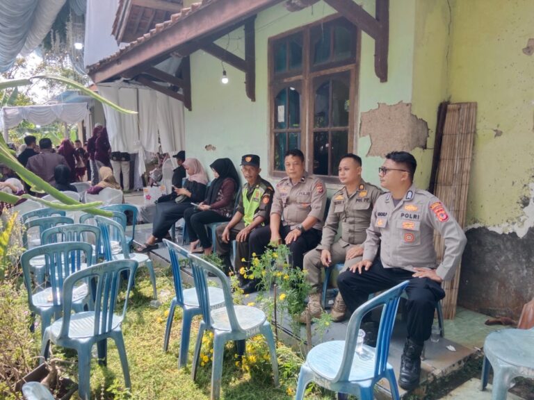 Bhabinkamtibmas dan Satpol PP Kecamatan Ciawigebang Bersinergi Amankan Hiburan Organ Dangdut di Desa Cihaur