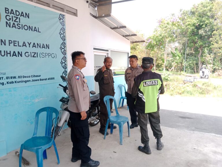 Bhabinkamtibmas Polsek Ciawigebang Sambangi SPPG Desa Cihaur dalam Patroli Siang Hari