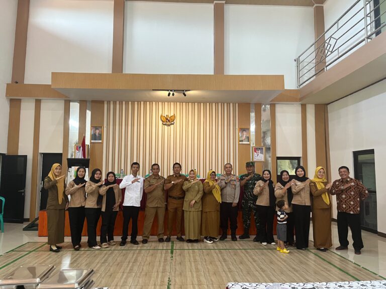 Kapolsek Luragung Hadiri Launching Perdana Program Makan Bergizi Gratis di Desa Cikandang Kecamatan Luragung